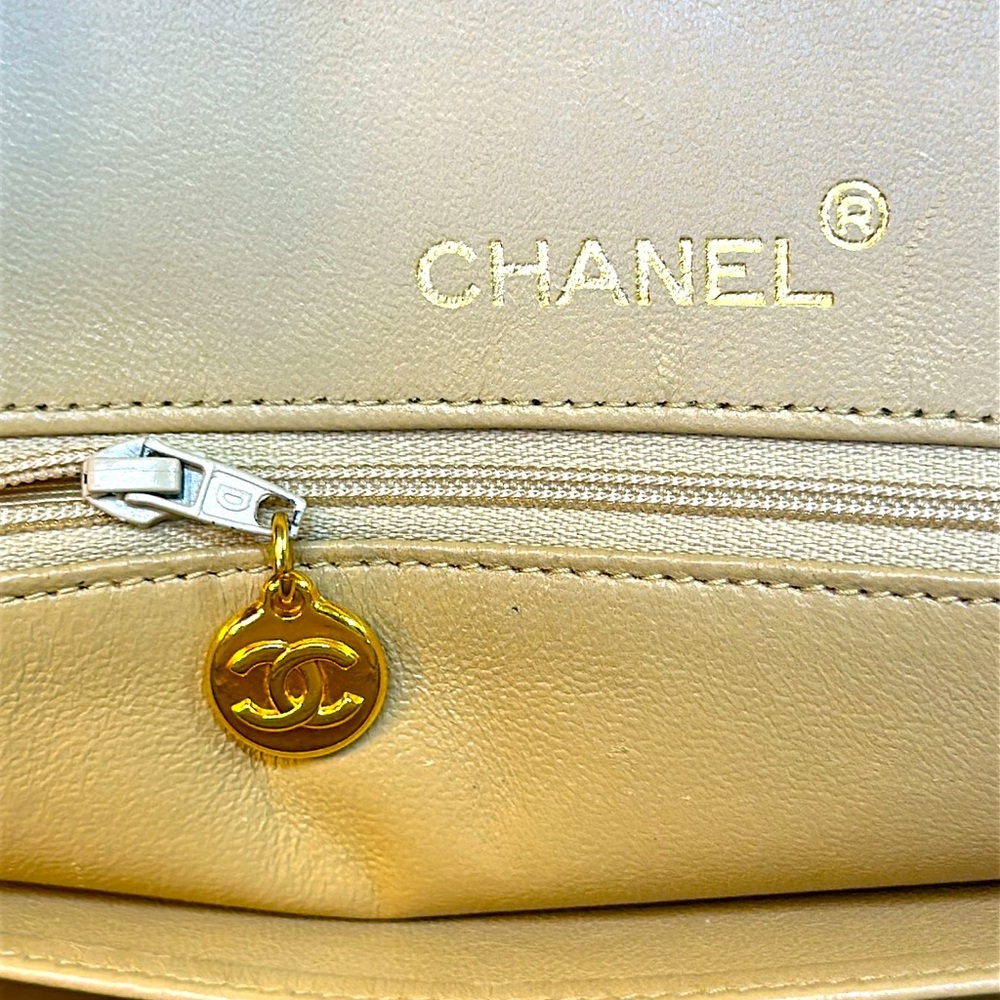 CHANEL XL Lambskin Beige Quilted Zip Top Card Series 1 1989-91 COA - Picture 12 of 16